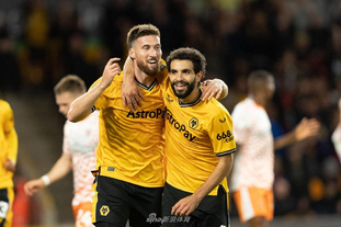 半场战报：皇家社会0-1比利亚雷亚尔，阿约塞-佩雷斯破门（半场战况：阿约塞-佩雷斯破门，皇家社会0-1暂落后比利亚雷亚尔）