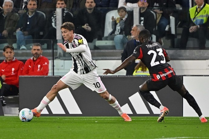 孔德斩获巴萨生涯欧冠首球，并上演职业生涯首次梅开二度（孔德攻入巴萨欧冠处子球，职业生涯首次完成梅开二度）