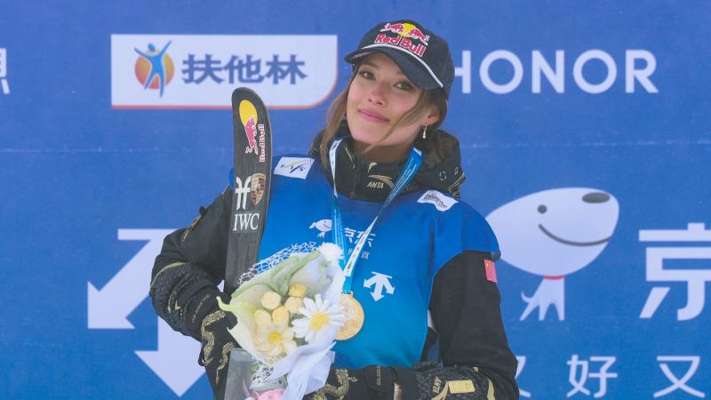 感谢俱乐部，U16国少球员身穿各自俱乐部训练服拍摄全家福（U16国少全家福：球员穿各自俱乐部训练服致谢俱乐部）