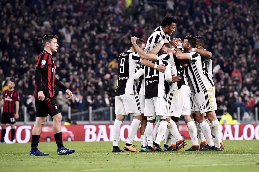 阿斯：巴萨本赛季面临严峻挑战，没在任何一场强强对话中获胜（阿斯：巴萨本季遭遇重压，强强对话至今未尝胜绩）