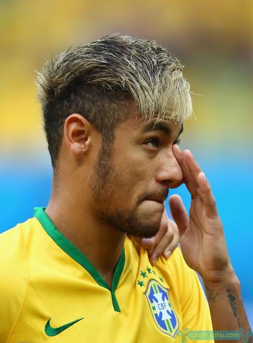 曼联的不稳定表现：马兹拉维的愤怒与反思（曼联起伏不定：马兹拉维的愤怒与自省）