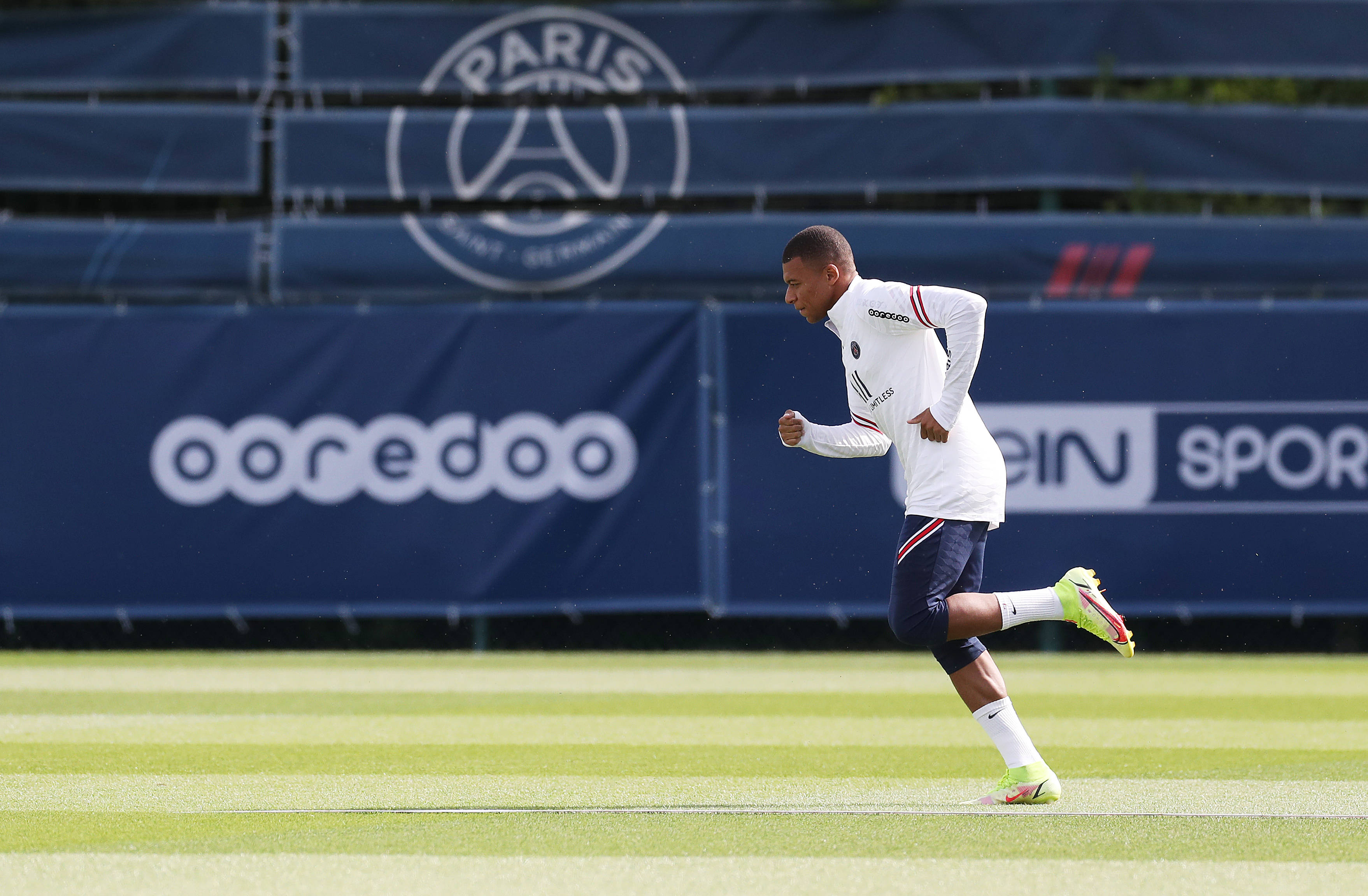 格伊的未来？格拉斯纳：我不清楚，由俱乐部做决定（格伊去留未定 格拉斯纳：由俱乐部拍板）