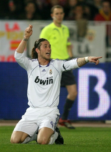 弗罗因德：对诺伊尔的未来我们并不着急；拜仁确实联系过安东尼（弗罗因德：不急于敲定诺伊尔未来；拜仁确与安东尼有过接触）