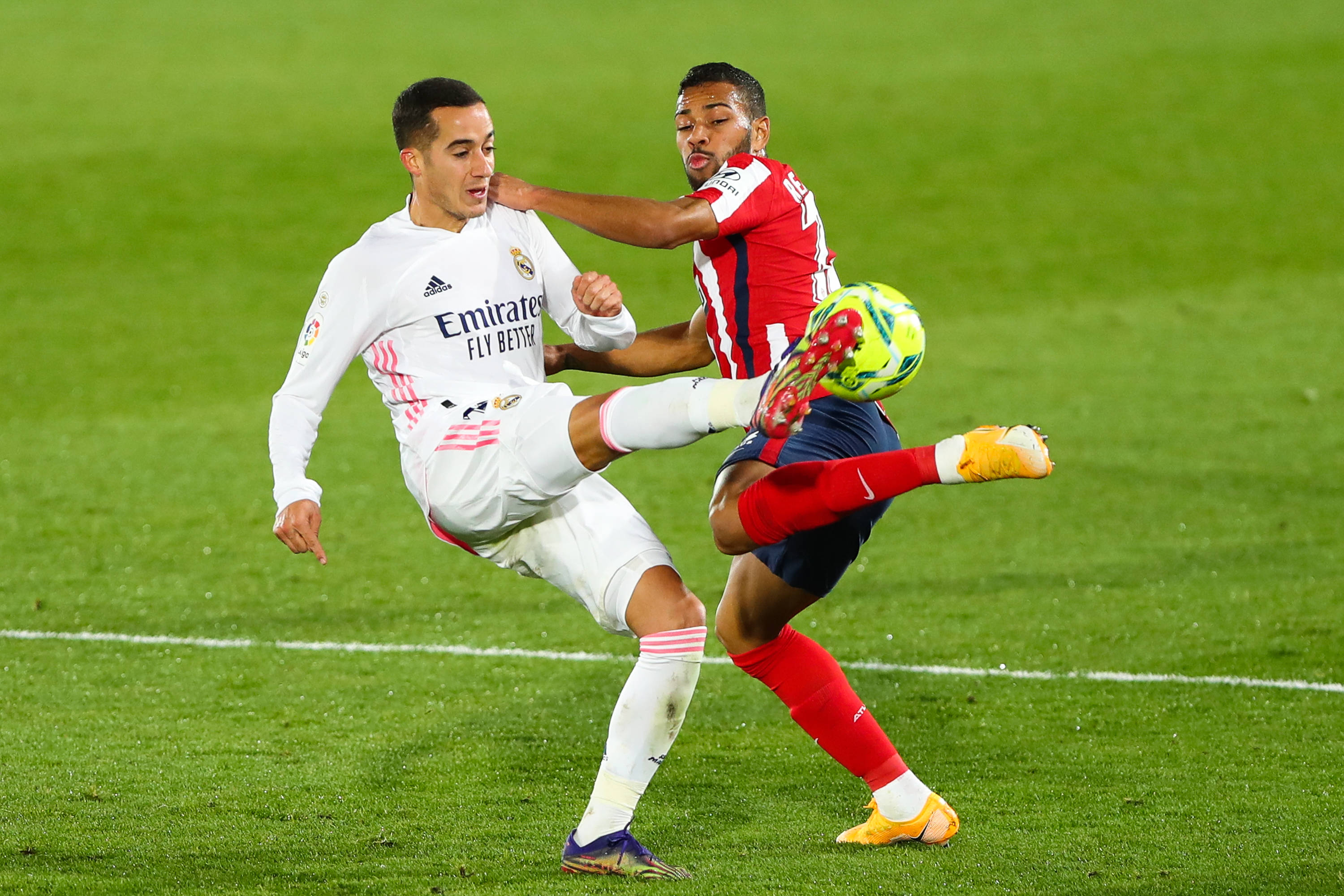 迪纳塔莱：斯帕莱蒂的进攻体系让前锋受益，相信球迷会喜欢他（迪纳塔莱力挺斯帕莱蒂：进攻体系加持前锋，相信会赢得球迷喜爱）