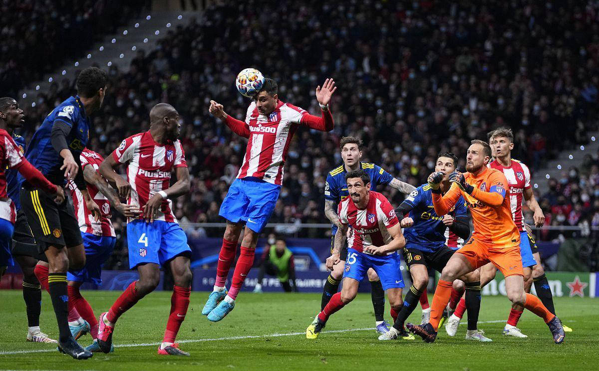 助罗马升至意甲榜首，斯维拉尔达成罗马生涯100场里程碑（斯维拉尔罗马百场达成，助球队登顶意甲榜首）